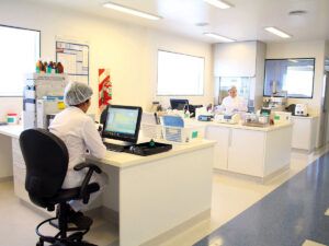 Inversión permanente. La empresa sigue generando mejoras y sumando tecnologías en su departamento de Calidad y en distintas áreas productivas.