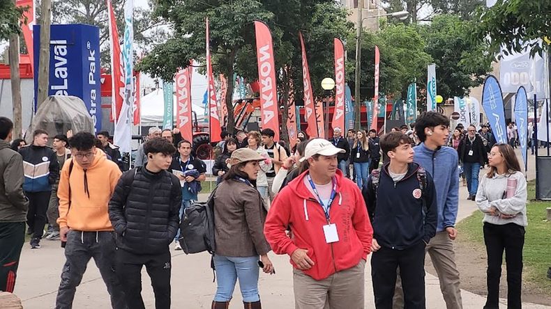 Panel técnico sobre tambo robotizado en la apertura de TodoLáctea 2025.