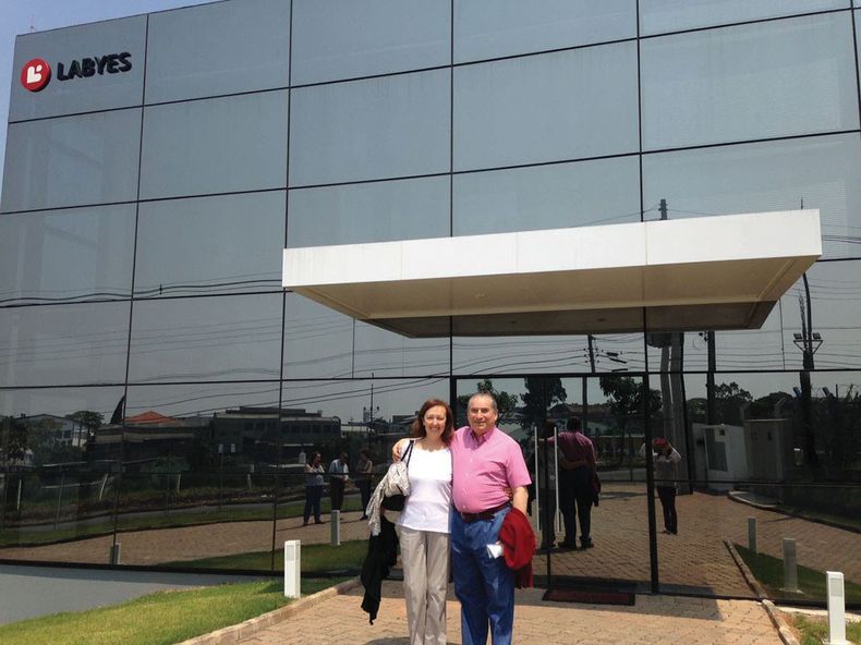Viviana Mazer y Carlos Corrales, fundadores del laboratorio veterinario Labyes.&nbsp;