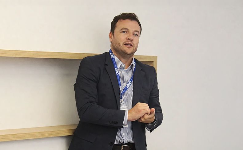 MV Diego Esborraz, gerente de operaciones del laboratorio veterinario OVER.