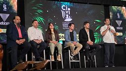 Juan Pablo Luzuriaga (derecha), dando la bienvenida en la apertura del CIVI 2026.