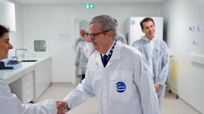 Marc Prikazsky, CEO de Ceva Salud Animal, en la inauguración del laboratorio Biogenovac.