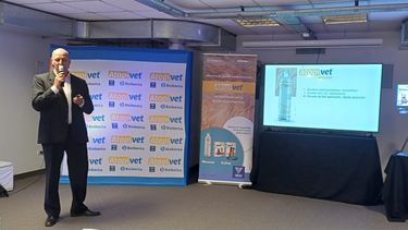 El MV Guillermo Agnello, representante de la línea de mascotas de Vetanco, destacó las características del nuevo producto que viene en dos presentaciones: mousse y collar.