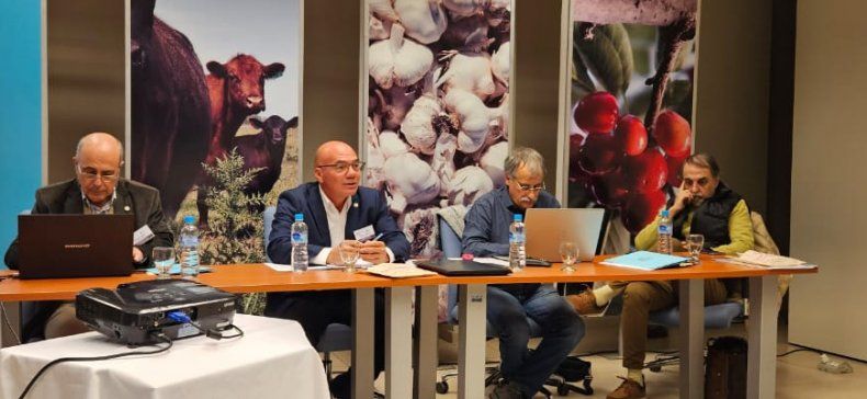 La telemedicina, el marco regulatorio, la receta electrónica y la presencia institucional de la entidad fueron los puntos más destacados en el segundo Plenario FeVA 2023.&nbsp;