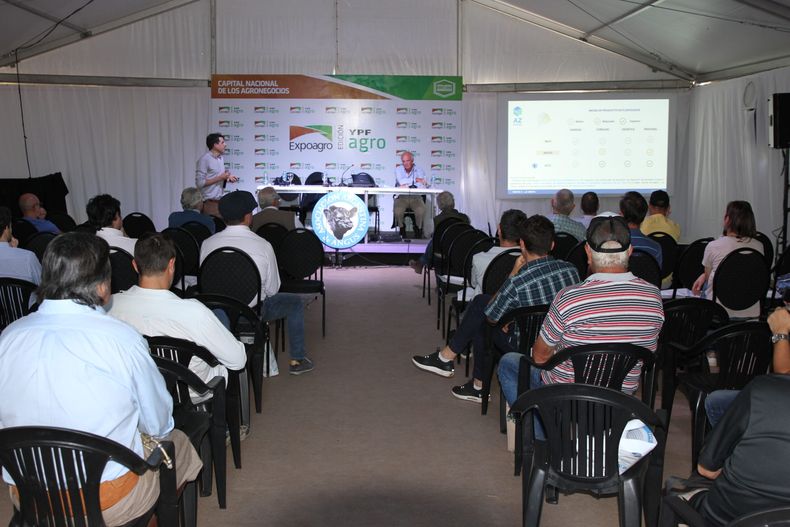 Espacios-exclusivos-actualizacion-capacitacion-y-asesoramiento-para-los-ganaderos-en-Expoagro-scaled.jpg