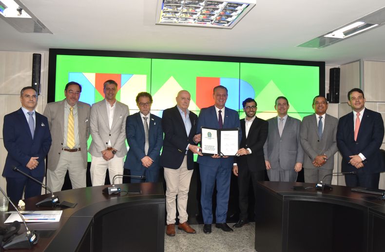 El acuerdo por 10 años fue firmado por autoridades de Brasil, Biogénesis Bagó y Tecpar.