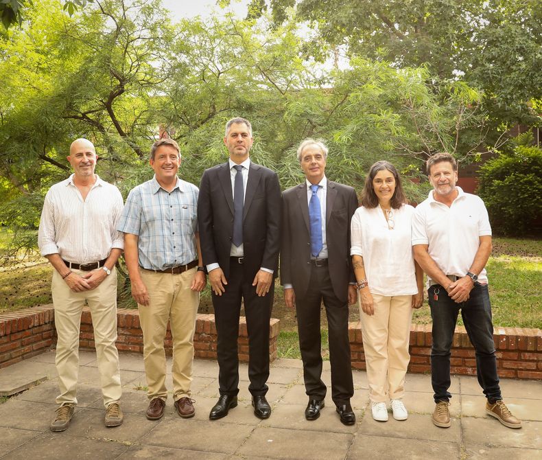 Funcionarios del INTA, Cancillería, Relaciones Exteriores y referentes de Vetanco y Bioinnovo.