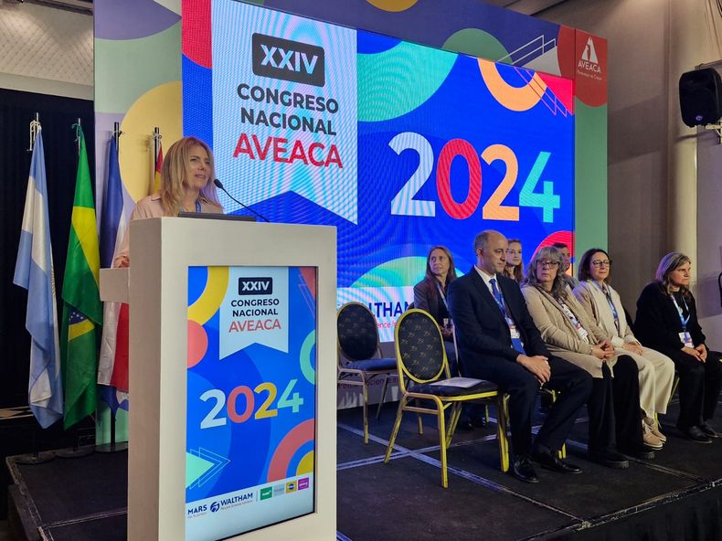 Silvina Muñiz, presidenta de AVEACA, destacó la multiplicidad de temáticas en el programa científico de esta edición.