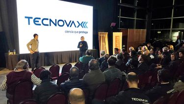 Del encuentro organizado por el laboratorio veterinario Tecnovax participaron el periodista José del Río y Diego Ponti (AZ Group).