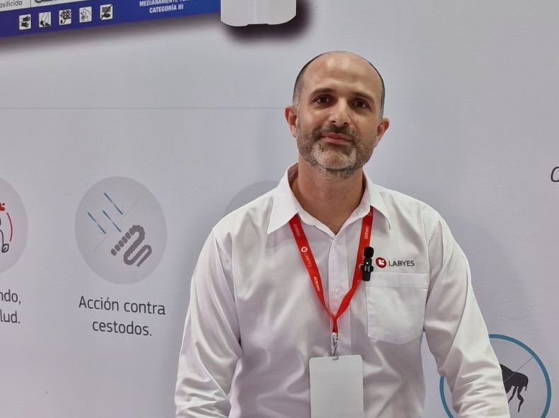 Esteban Corrales, referente de Labyes, celebró otro hito del laboratorio veterinario en Colombia.