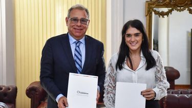 Bienestar animal. El convenio fue firmado por el intendente correntino Eduardo Tassano y la presidenta de Bansacor, Carolina Aromí.
