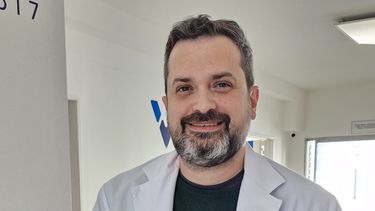 MV Pablo Borrás, autor del manual práctico sobre enfermedades infeccionas y parasitarias en perros.