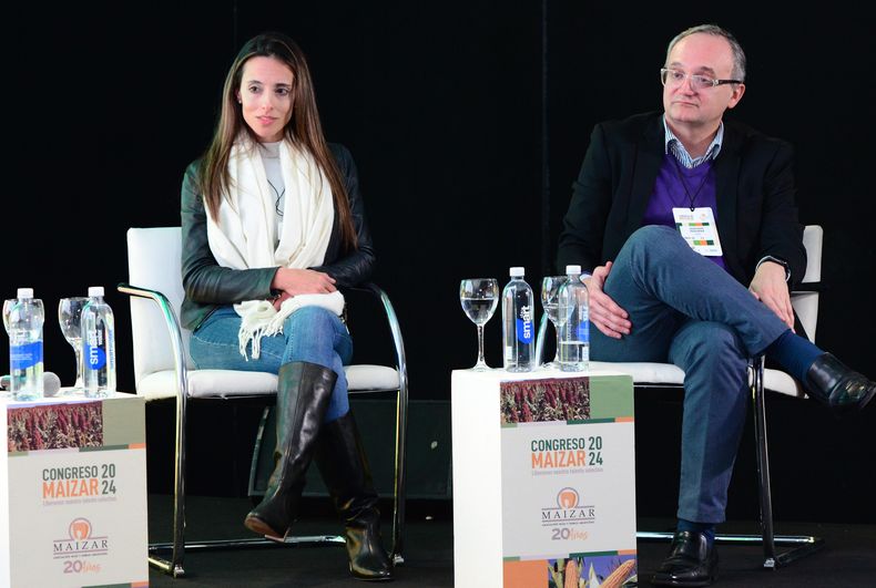 Cecilia Piermattei, miembro de la Sociedad Gremial de Acopiadores de Rosario y Gustavo Idígoras, presidente de CIARA y el CEC.