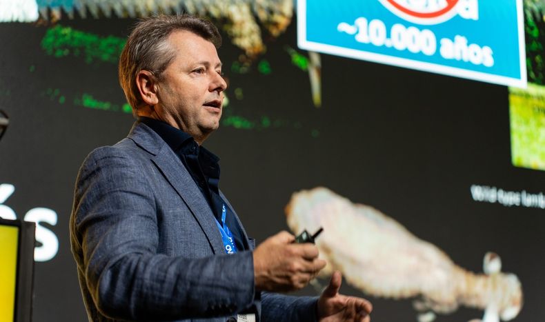 El Dr. Alejo Menchaca es el&nbsp;Director de la Plataforma de Investigación en Salud Animal del Instituto Nacional de Investigación Agropecuaria de Uruguay. En el SIRAC 2026 habló sobre el futuro de la IATF.&nbsp;