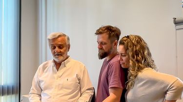 Miguel, Lucas y Romina Pechín analizan el crecimiento de SIVET.&nbsp;