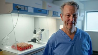 Profesor Mike McGrew, especialista en tecnologías reproductivas aviares.
