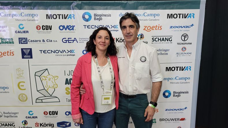 La MV María Belén Riccio y MV Jorge PabloGarcía destacaron la importancia de los diagnósticos diferenciales para lasanidad animal.