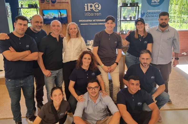 El equipo de IPG Iribarren, presente en la jornada de actualización veterinaria en Tanti.