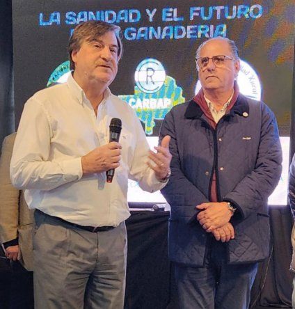 Autoridades del Senasa y CRA analizaron el futuro de la vacunación antiaftosa en Argentina.