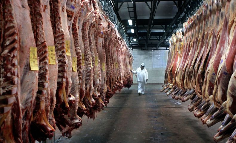 En 2024, China importó un récord de 2,87 millones de toneladas métricas de carnes de res.