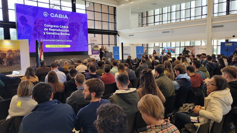 El Congreso de Cabia reúne a veterinarios, estudiantes y empresas interesados en la reproducción y genética bovina.