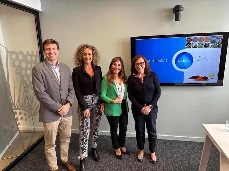 Charla sobre alimentación animal. Francisco Schang, Maia Iacomini, Lilia Cavaglieri y Andrea Calzetta Resio.