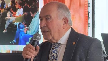 El Dr. Ramón Noseda, fundador del Laboratorio Azul, es especialista en el estudio del carbunclo.&nbsp;