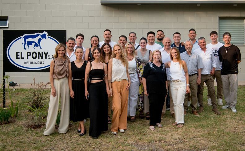 El Pony posee un staff de 23 empleados en su casa matriz y en sus sucursales en Rafaela (Santa Fe) y en Salta Capital.