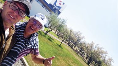 Juan Pablo y Osvaldo Ciminari, padre e hijo, cuentan cómo llevan adelante su negocio veterinario en Trenque Lauquen.