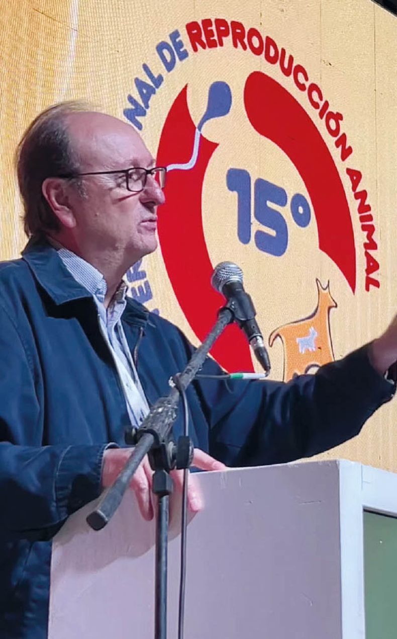Pietro Baruselli, profesor en la FCV de San Pablo, Brasil; Magister y Doctor en Reproducción Animal.