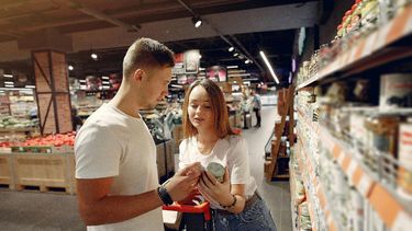 Es un servicio permite a los consumidores consultar, ágil y rápidamente, la situación de productos registrados en el Senasa.