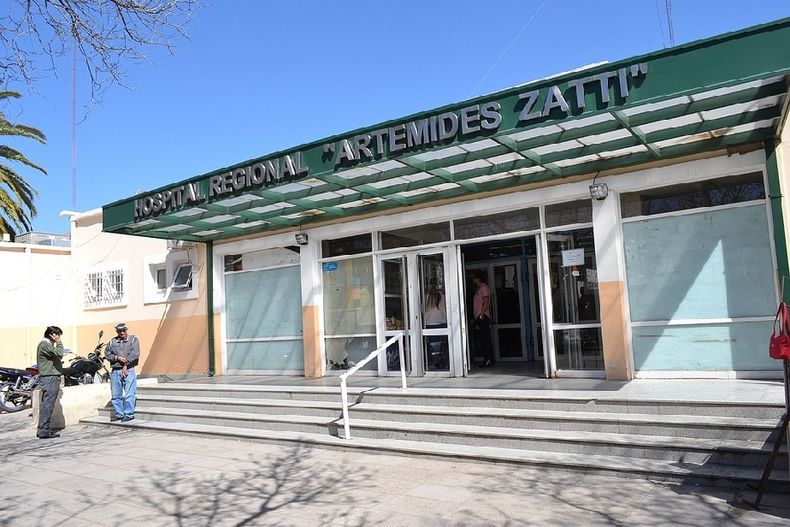 El Hospital Artémides Zatti de Viedma, Río Negro, recibió al hombre que luego falleció por Encefalomielitis Equina.