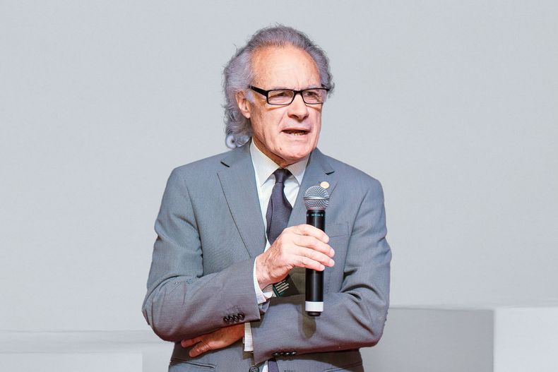 Errecalde advierte que las últimas normas sobre productos veterinarios del Senasa no se sustentan en criterios técnicos.