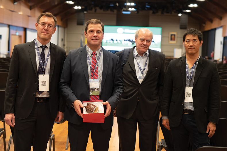 Mastellone Gustavo Schuenemann Simposio LS.jpg