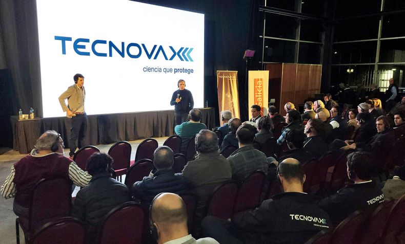 Del encuentro organizado por el laboratorio veterinario Tecnovax participaron el periodista José del Río y Diego Ponti (AZ Group).