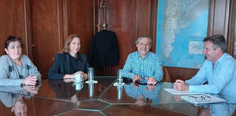 Viviana Azas (CPMV), Natalia Elstner (Fecovet), Osvaldo Rinaldi (CVPBA) y Néstor Osacar (Senasa).