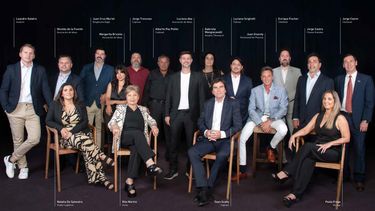 La foto anual CIVA 2024 de los líderes de la Industria Veterinaria reunió a 17 personalidades.&nbsp; 