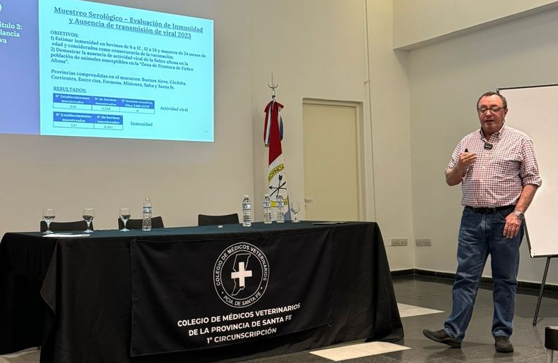 Dr. Horario Ang&eacute;lico, director del Programa Nacional de Fiebre Aftosa, en la jornada de corresponsables santafesinos.