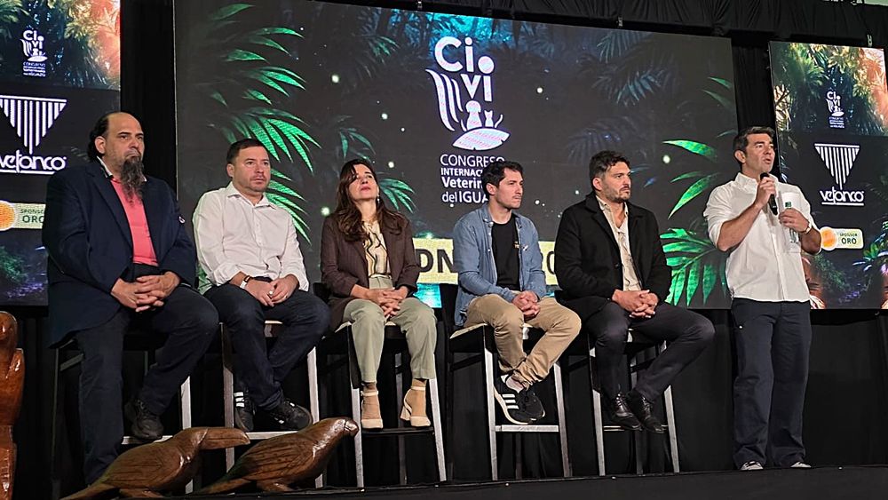 Juan Pablo Luzuriaga (derecha), dando la bienvenida en la apertura del CIVI 2026. Juan Pablo Luzuriaga (derecha), dando la bienvenida en la apertura del CIVI 2026.