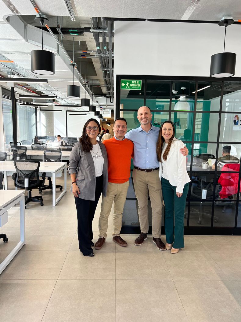 Ximena Ramírez, Directora Ejecutiva para Labyes Colombia;Sebastián Cortázar, Gerente de Proyectos; Esteban Corrales, Director General del laboratorio veterinario, Ana Carolina Donatelli, Gerente de Marketing BR/MX/CO.