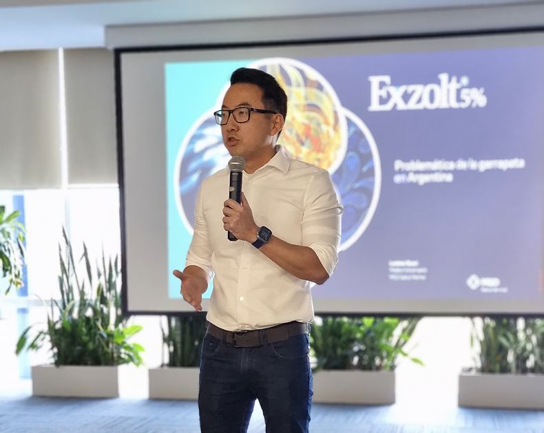 Fabiano Hideto Ikejiri, gerente general de MSD Argentina, presente en el lanzamiento de una solución contra la garrapata bovina.&nbsp;