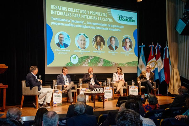 El panel estuvo formado por Elbio Laucirica (Coninagro), Carlos Castagnani (CRA); Andrea Sarnari (FAA) y Nicolás Pino (SRA).