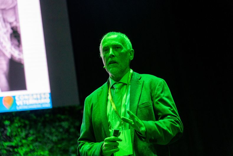 Joaquín Sopena Juncosa, experto en traumatología veterinaria.