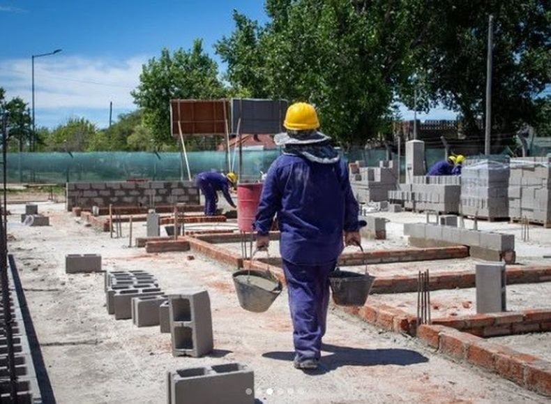 Ya se están levantando las paredes de la futura Veterinaria Municipal de Quilmes.