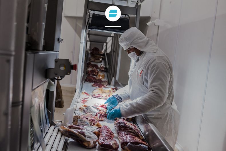 El sector agropecuario argentino impulsa sus exportaciones de carne con nuevas habilitaciones, fortaleciendo la industria frigorífica.
