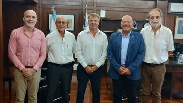 FeVA y Senasareafirman el rol estratégico del veterinario dentro del sistema sanitario.