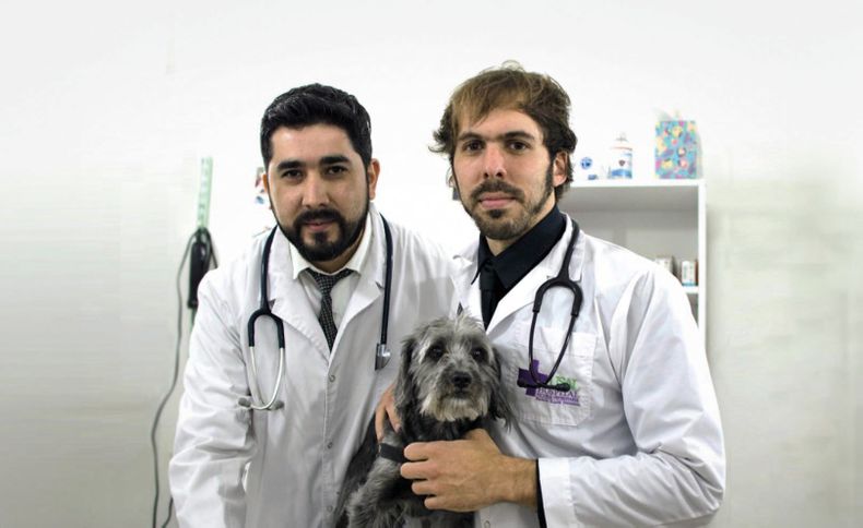 Santiago Teyssandier (derecha), junto a Elber Soler Arias.