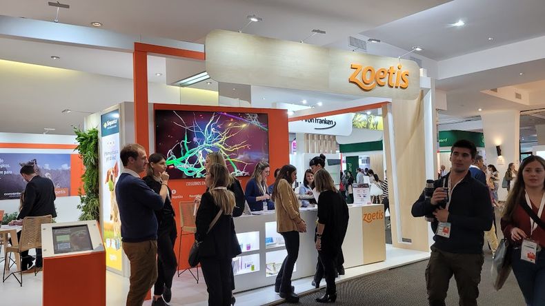Zoetis, presente con sus propuestas en las Jornadas Veterinarias de Intermédica 2024.