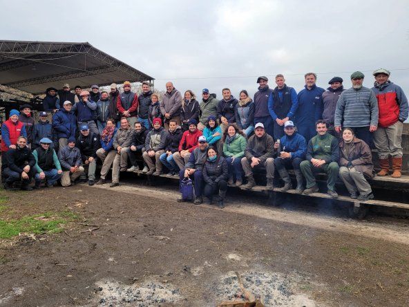 Compartimos una jornada práctica con los alumnos y las alumnas del primer año del Ciclo 2023 del Programa de Educación Continua de la Unicen para veterinarios.
