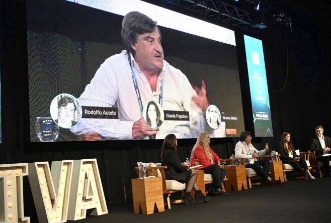 Rodolfo Acerbi, Ximena Melon y Gisela Papaleo, repasaron la agenda 2024 del Senasa en CIVA 2023.